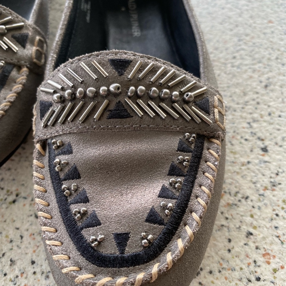 EUC Donald J Pliner “DEESP” ladies’ metallic/beaded loafers, size 6-1/2 medium - Picture 4 of 10